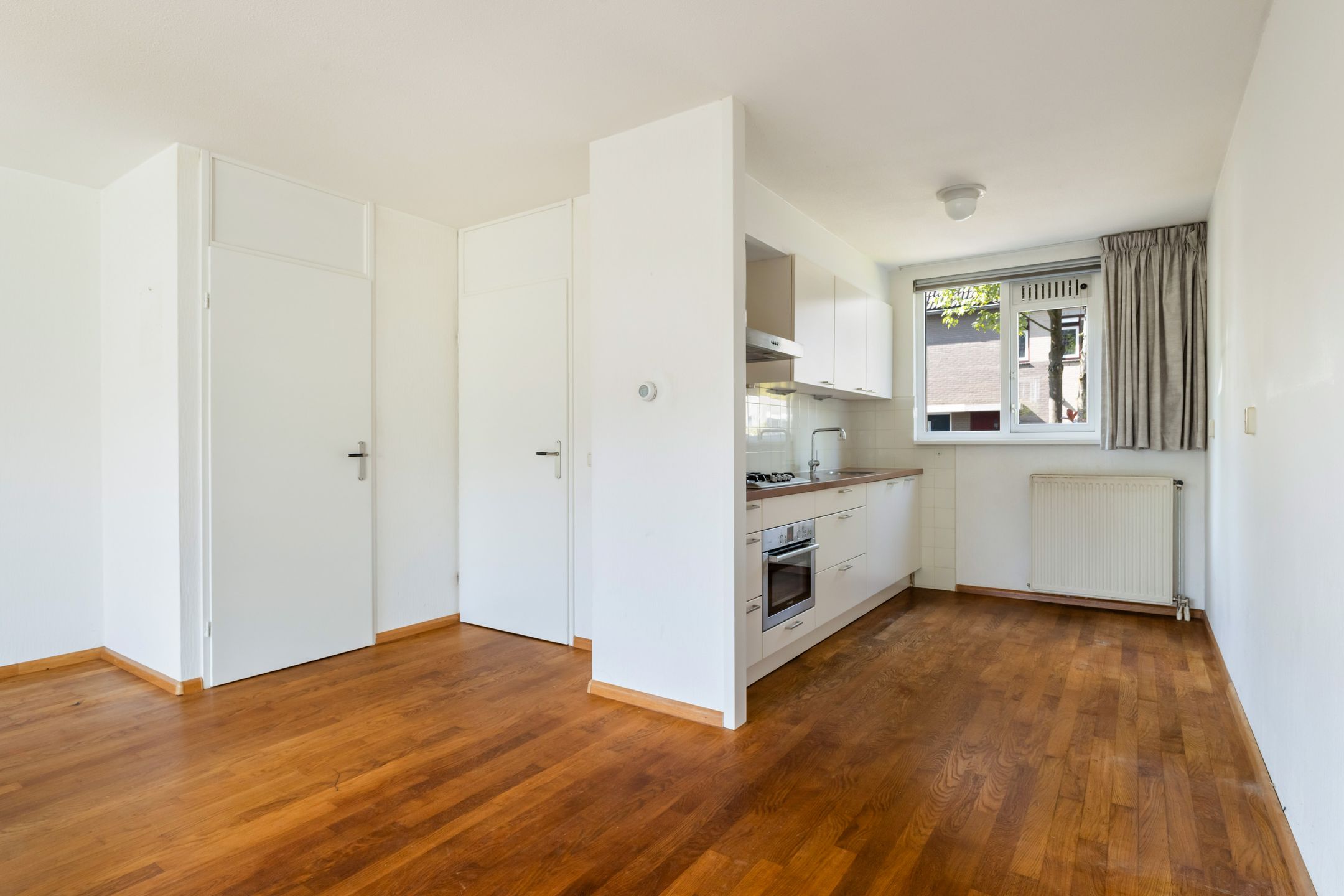 Photo 12 of Van Doesburgstraat 30