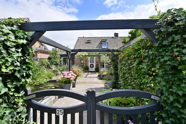 Photo 4 of van Ostadelaan 25