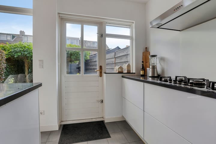 Foto 15 van Van Boetzelaerstraat 70