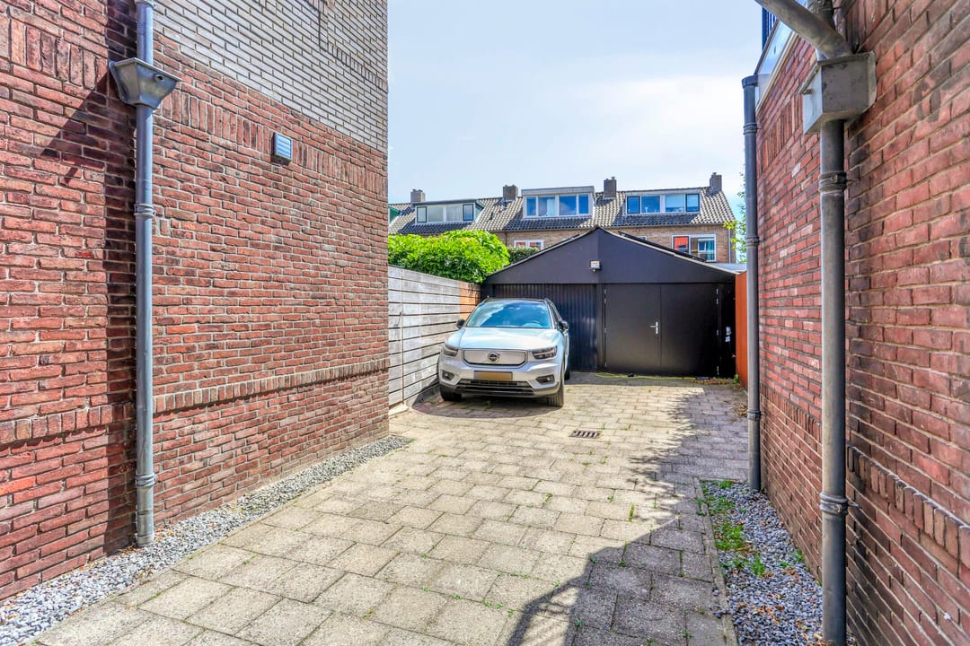 Photo 41 of Van Boetzelaerstraat 70