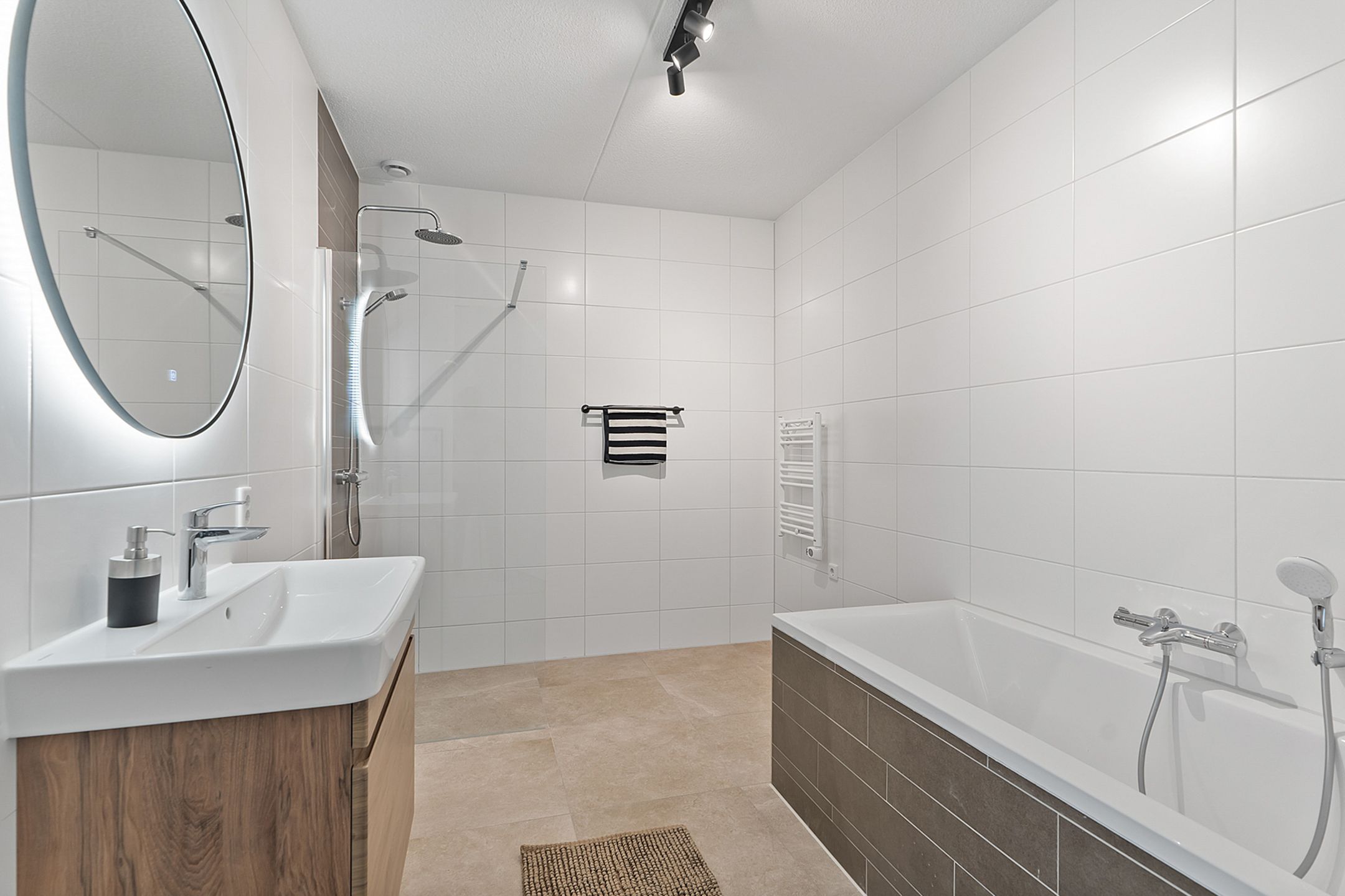 Foto 27 van Mahoniehout 419