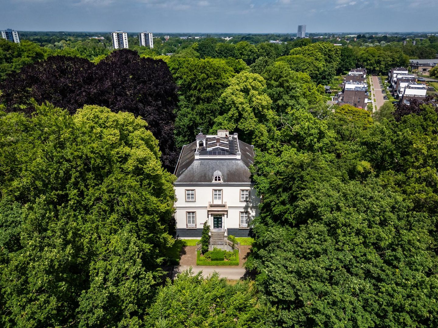 Bekijk foto 3 van Verzetsstrijderspark 10