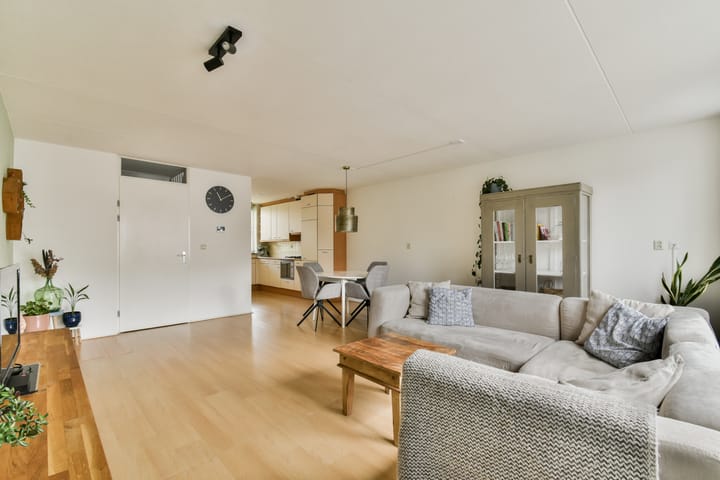 Photo 4 of Wijttenbachstraat 11-L