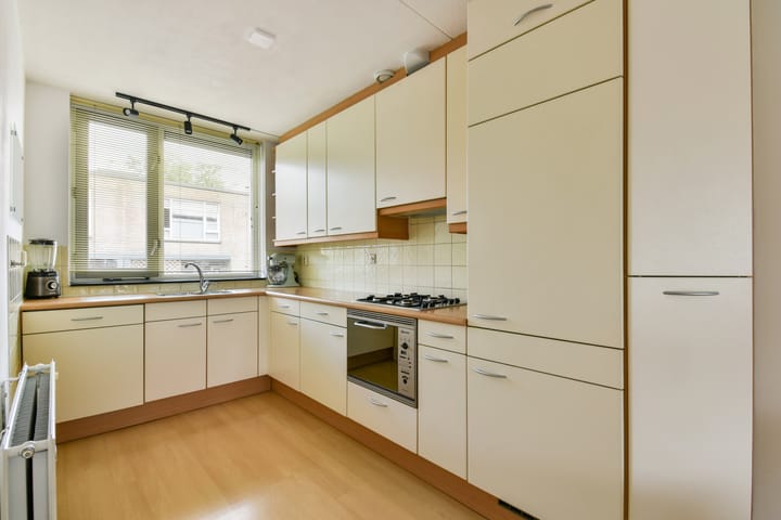 Photo 5 of Wijttenbachstraat 11-L