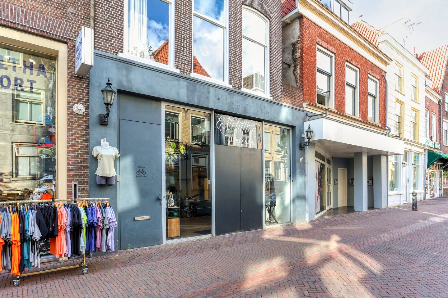 View photo 2 of Oude Langendijk 22