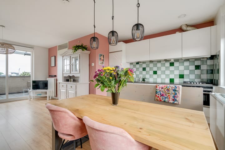 Photo 3 of Zuiderspoorstraat 75