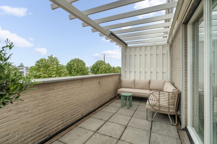 Photo 4 of Zuiderspoorstraat 75