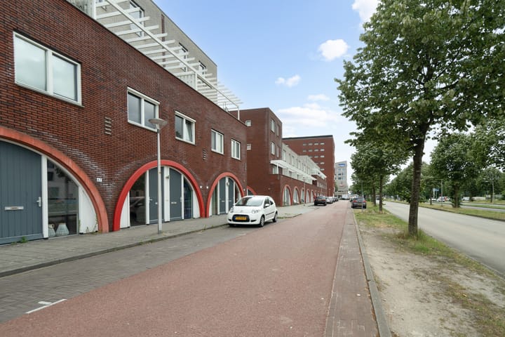 Photo 6 of Zuiderspoorstraat 75