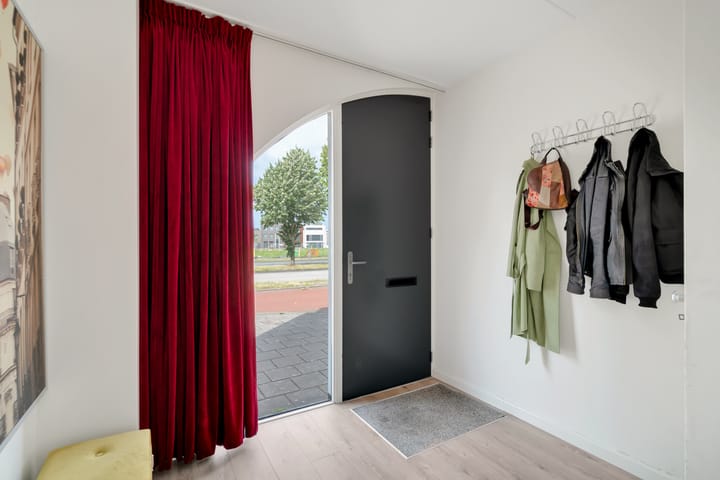 Photo 8 of Zuiderspoorstraat 75