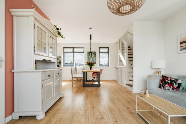 Photo 11 of Zuiderspoorstraat 75