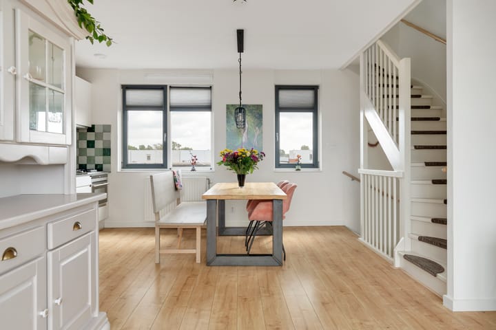 Photo 12 of Zuiderspoorstraat 75