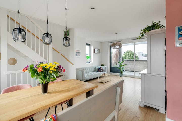 Photo 15 of Zuiderspoorstraat 75