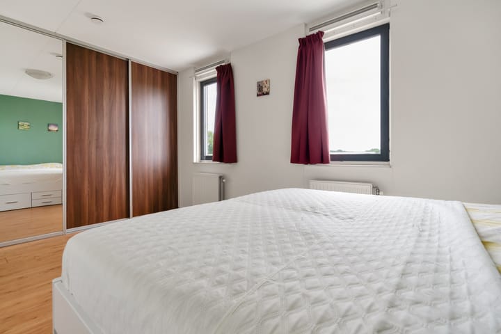 Photo 24 of Zuiderspoorstraat 75