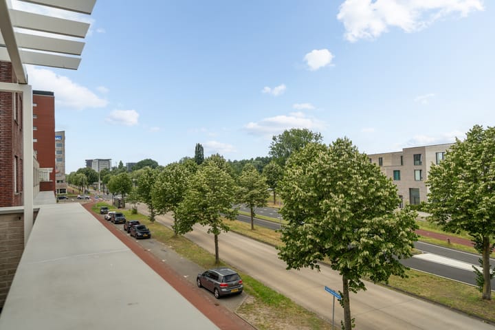 Photo 32 of Zuiderspoorstraat 75