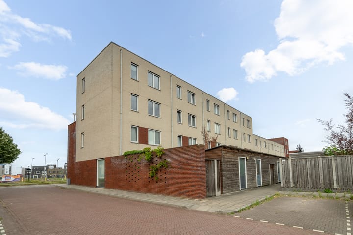 Photo 33 of Zuiderspoorstraat 75