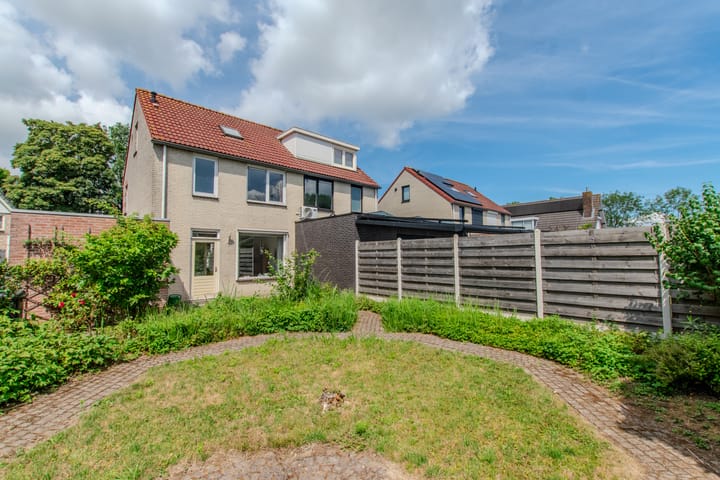 Photo 22 of Pontiaanstraat 12