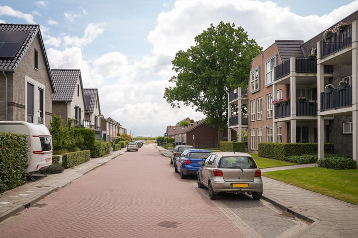 Photo 36 of Rijnstraat 8-D