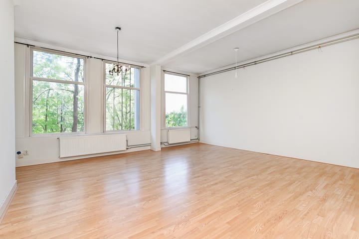 Foto 2 van Newtonplein 66-A