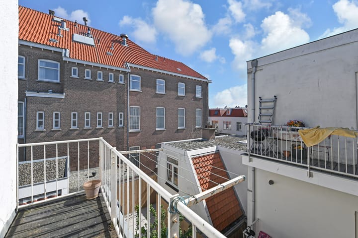 Foto 10 van Newtonplein 66-A