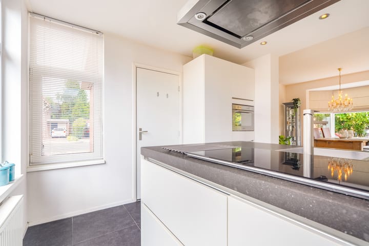 Foto 24 van Burg v Roijenstr Oost 47