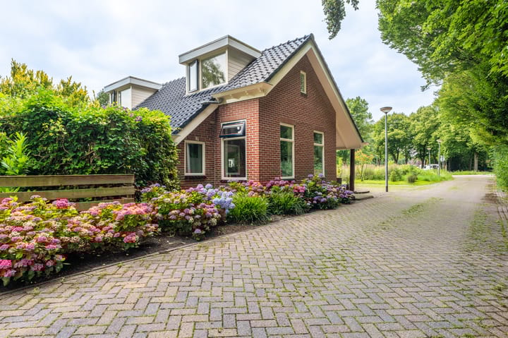 Photo 4 of Oostlaan 2