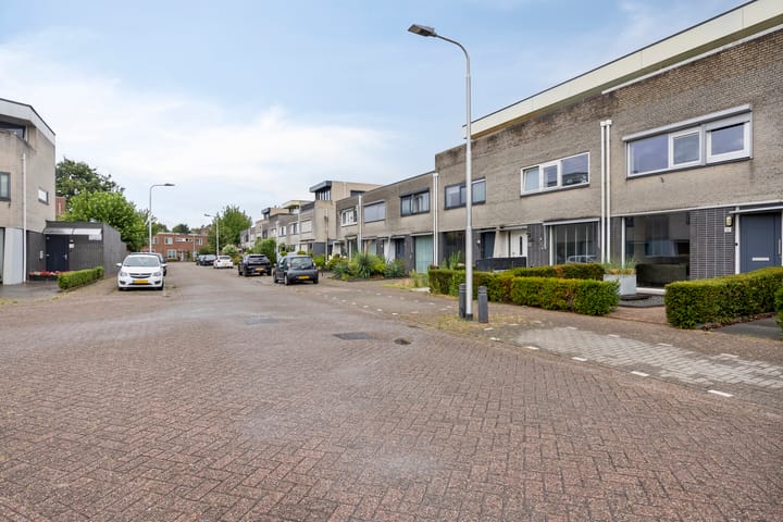 Foto 41 van Naardenstraat 187