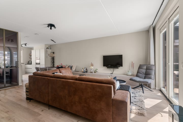 Photo 11 of van Limburg Stirumstraat 1