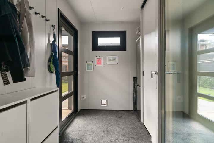 Photo 14 of van Limburg Stirumstraat 1