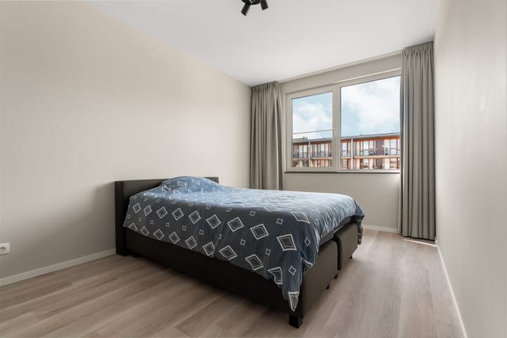 Photo 17 of van Limburg Stirumstraat 1