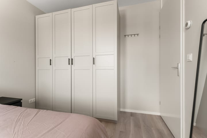 Photo 20 of van Limburg Stirumstraat 1