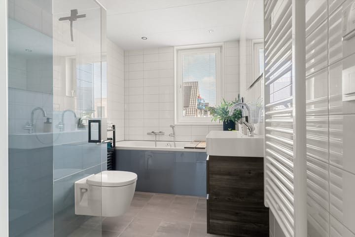 Photo 23 of van Limburg Stirumstraat 1