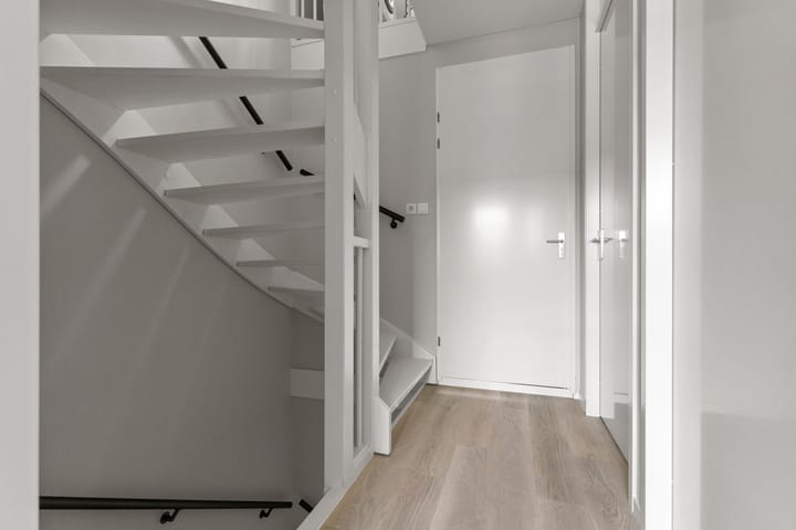 Photo 26 of van Limburg Stirumstraat 1