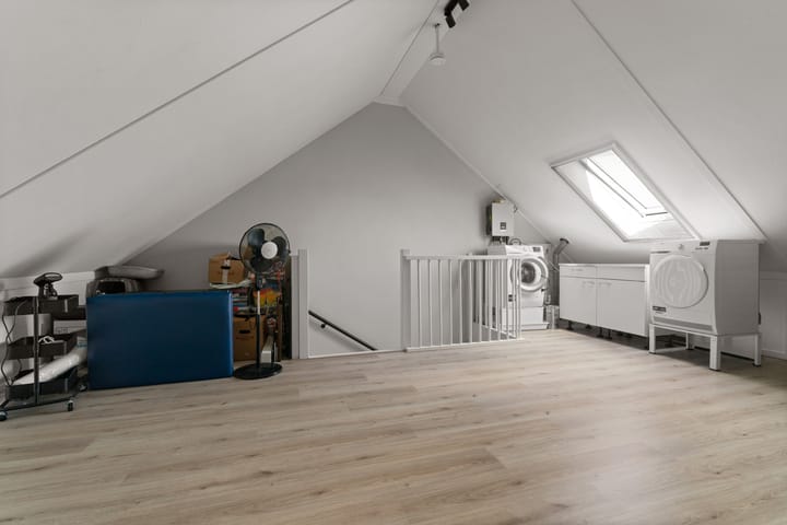 Photo 29 of van Limburg Stirumstraat 1