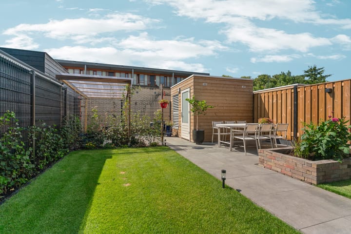 Photo 32 of van Limburg Stirumstraat 1