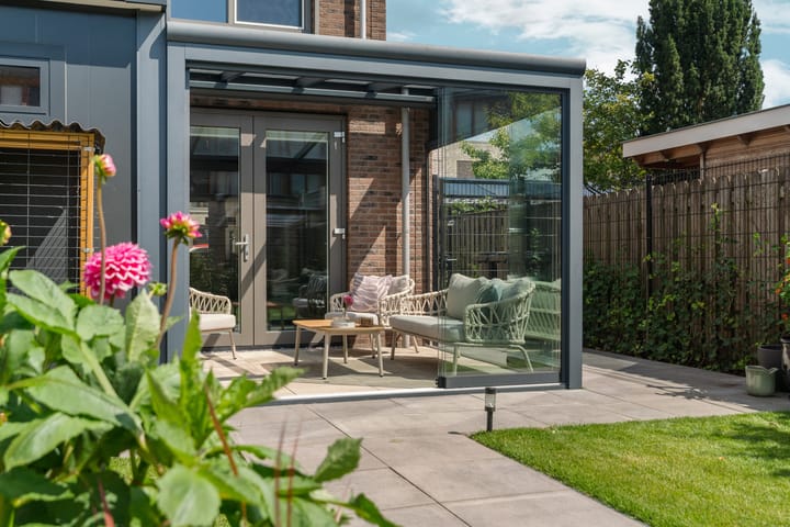 Photo 40 of van Limburg Stirumstraat 1