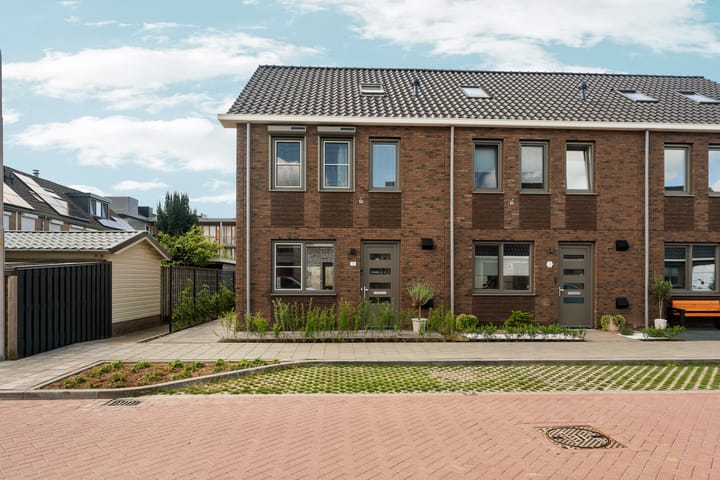 Photo 45 of van Limburg Stirumstraat 1