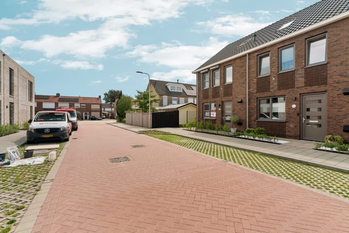 Photo 46 of van Limburg Stirumstraat 1