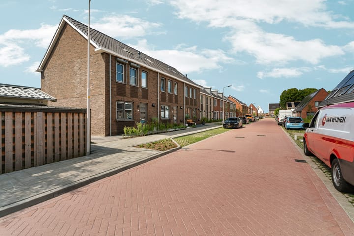 Photo 47 of van Limburg Stirumstraat 1