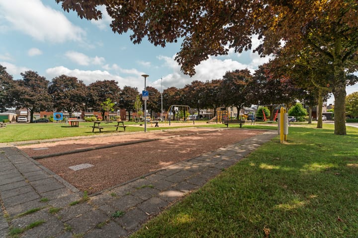 Photo 48 of van Limburg Stirumstraat 1