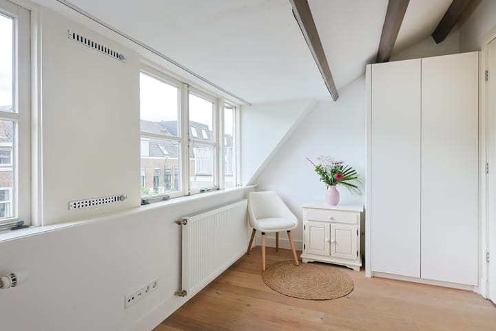 Foto 25 van Mgr. van de Weteringstraat 92-BS