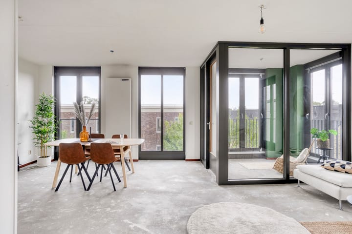 Photo 2 of Voltastraat 227