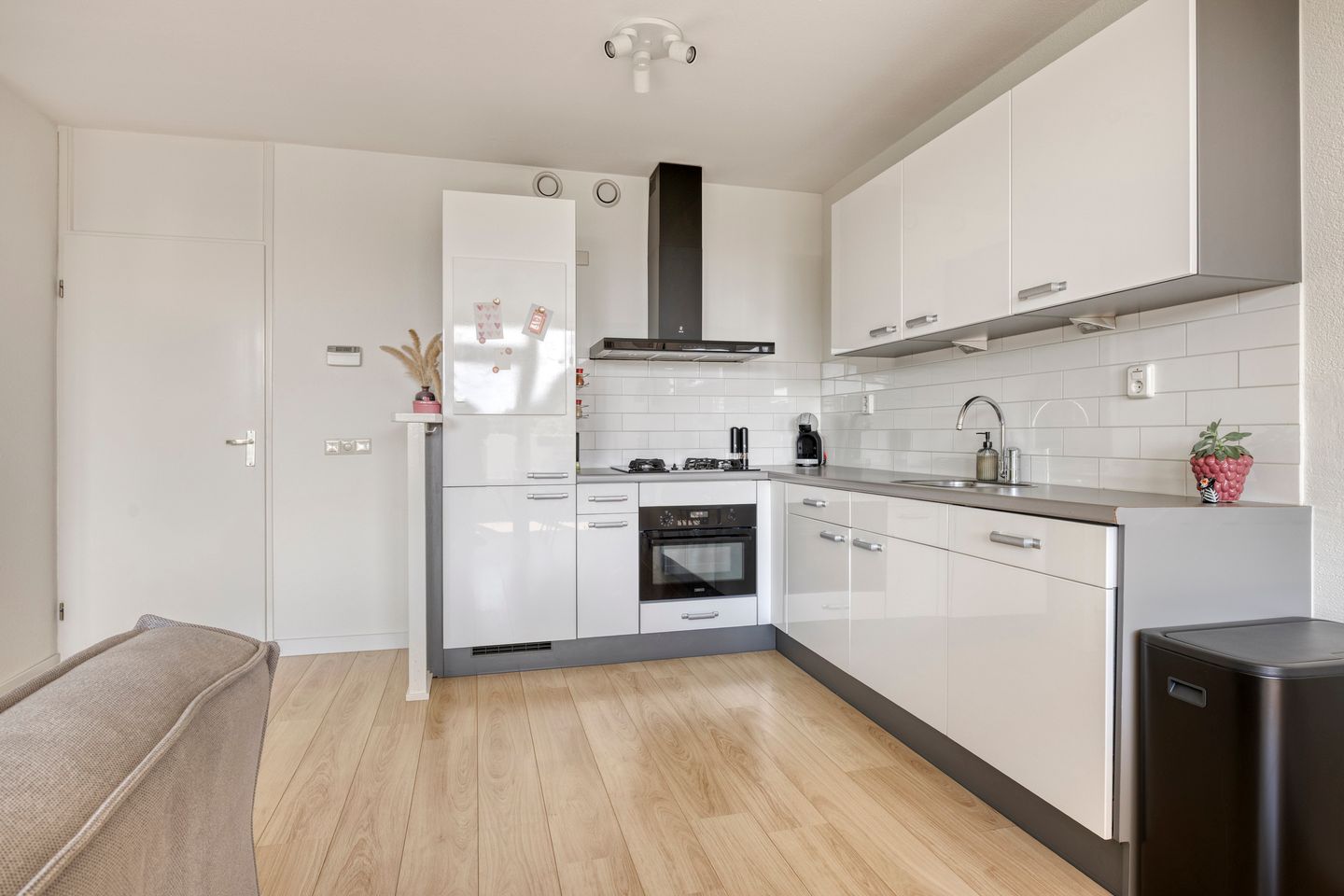 Photo 4 of Maaspoortweg 271