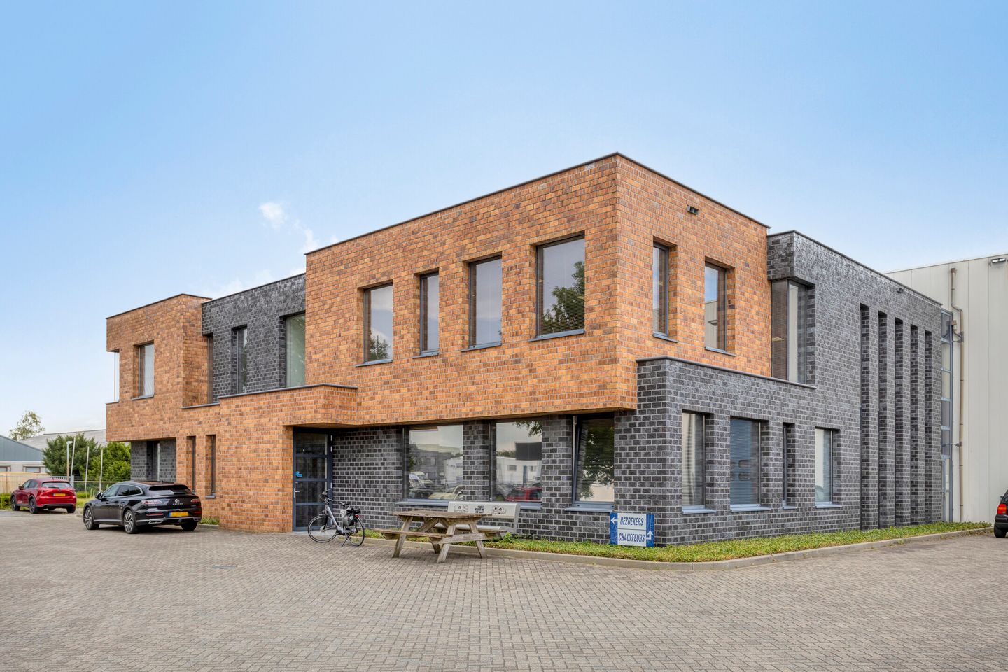 Bekijk foto 1 van Handelstraat 18