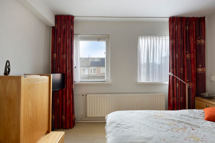 Foto 25 van Van Brederodestraat 2