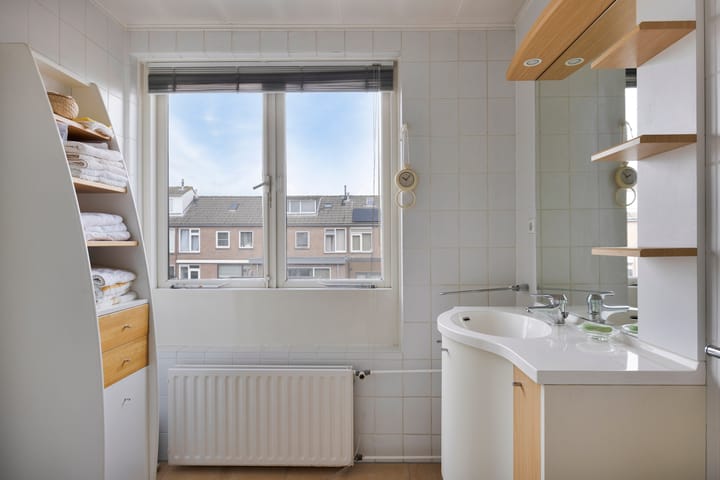 Foto 27 van Van Brederodestraat 2