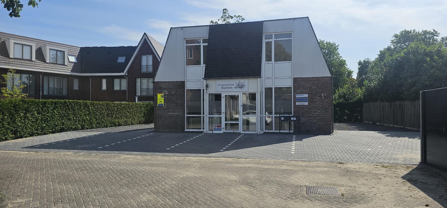 View photo 2 of Derpsestraat 1-D