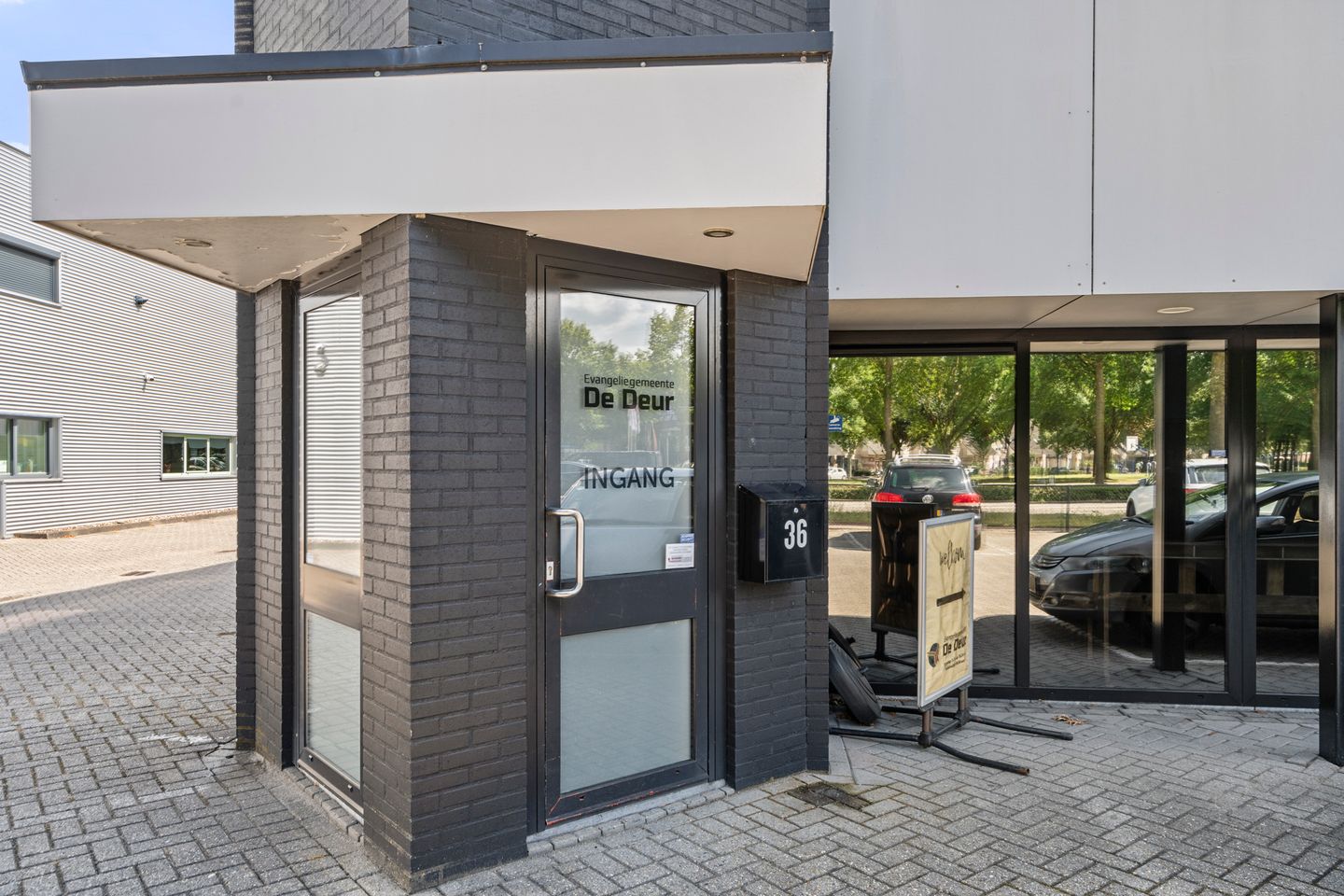 View photo 2 of Fokkerstraat 36