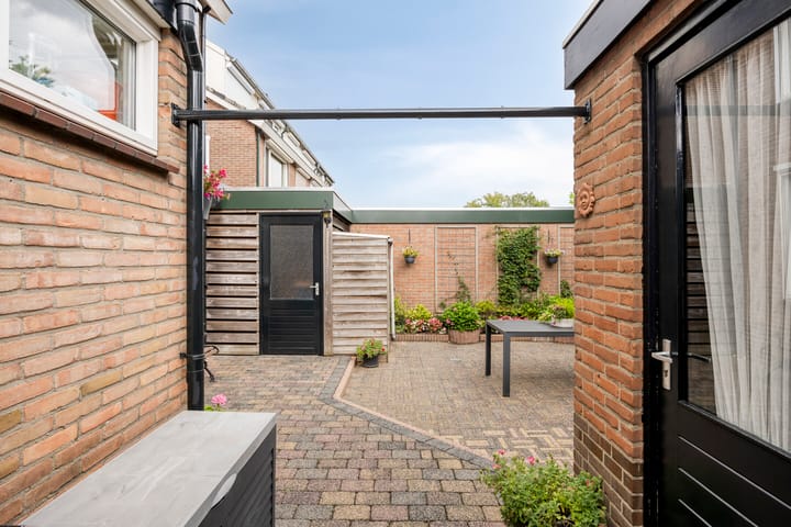 Photo 32 of Christinestraat 12