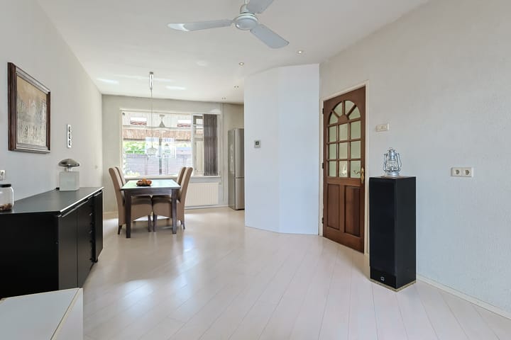 Photo 11 of Willemstraat 1-B