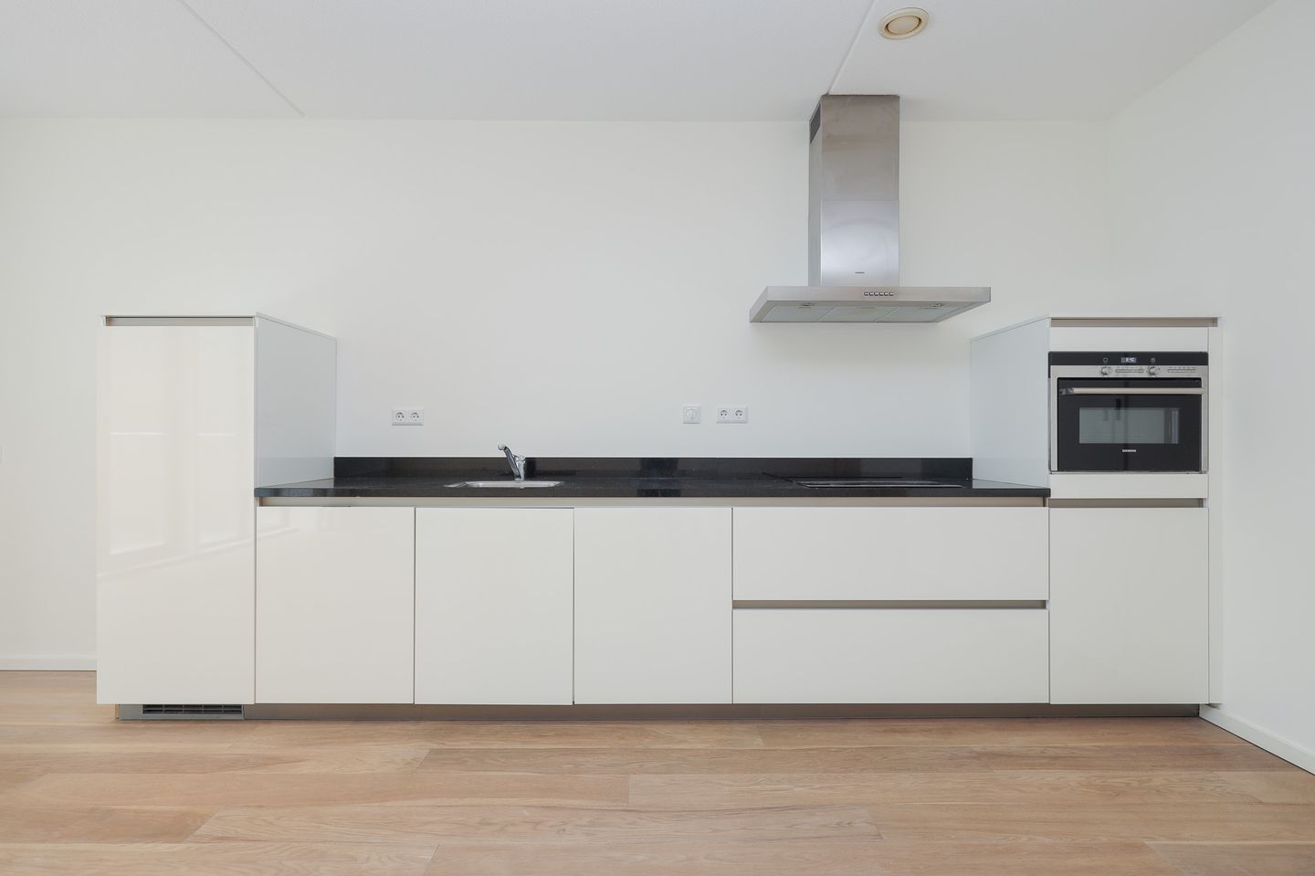 Photo 5 of Willem Frederik Hermansstraat 31